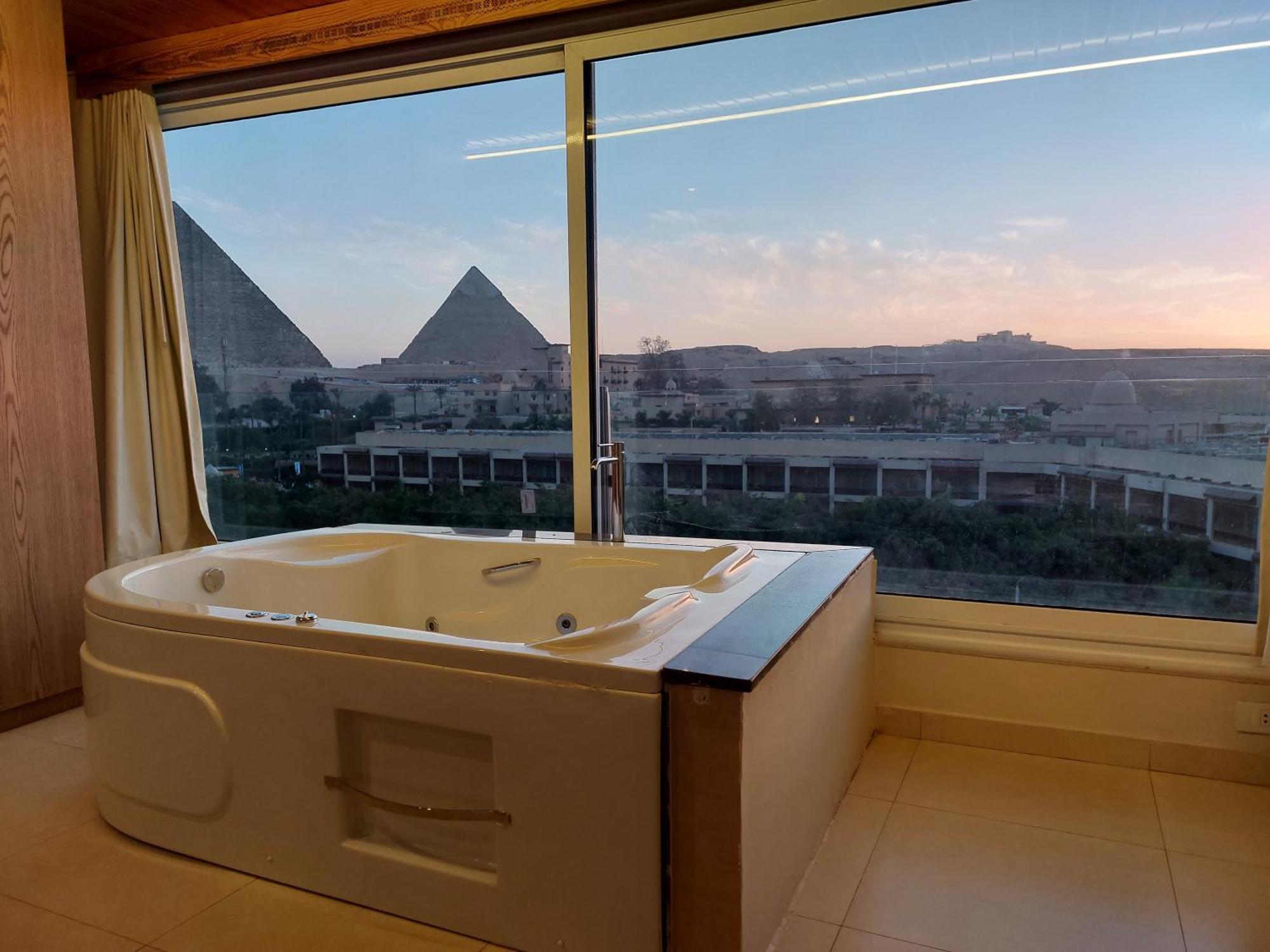 Doudou Pyramids View Hotel Kafrat al Jabal Exterior foto