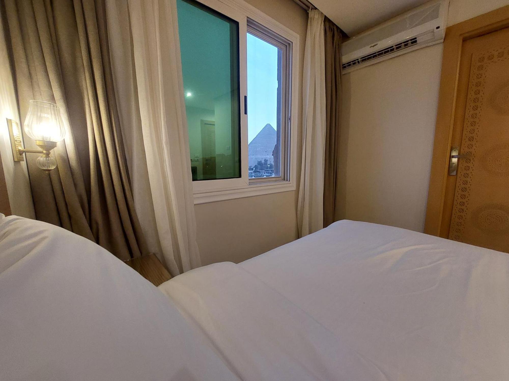 Doudou Pyramids View Hotel Kafrat al Jabal Exterior foto