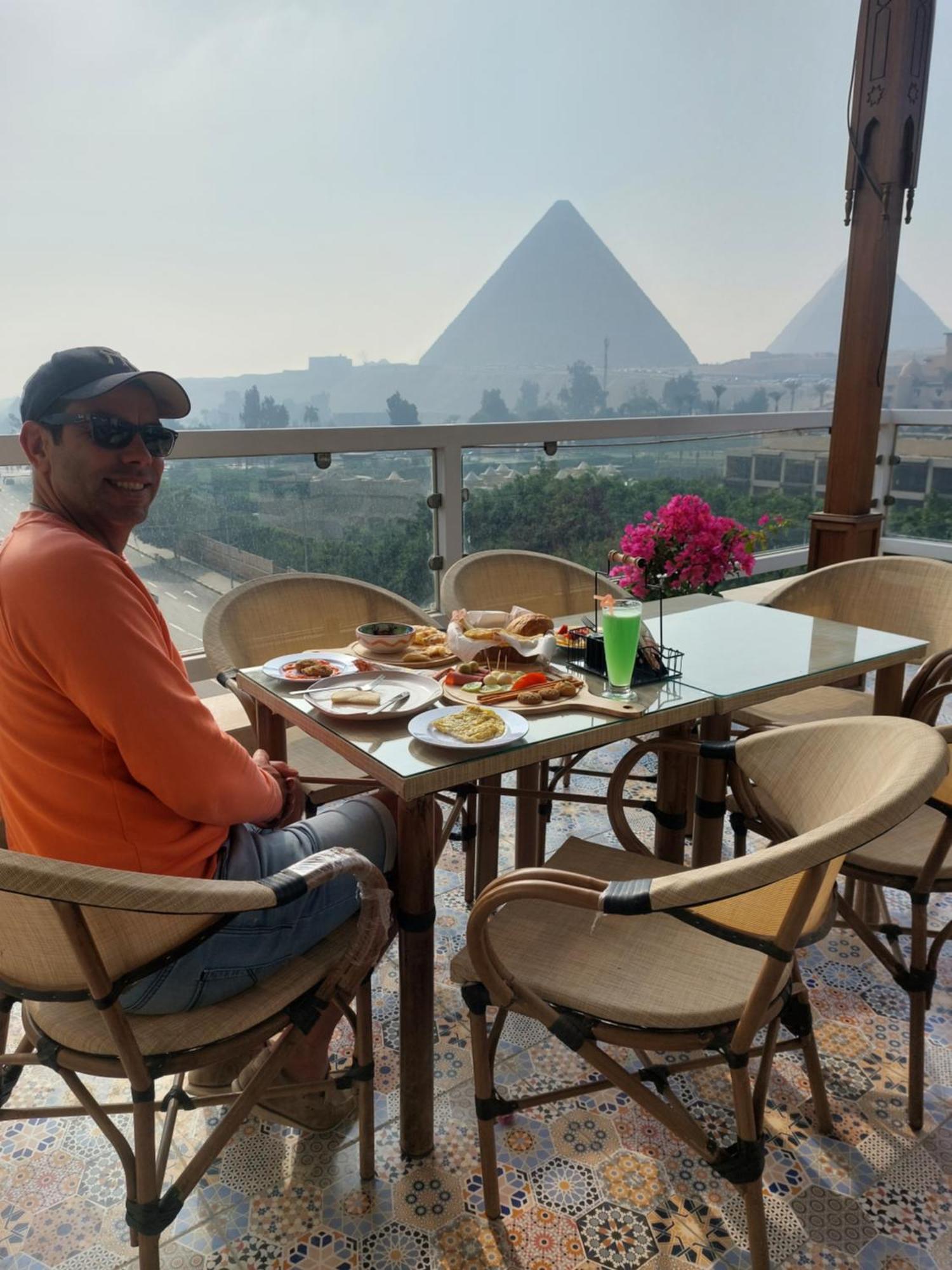 Doudou Pyramids View Hotel Kafrat al Jabal Exterior foto
