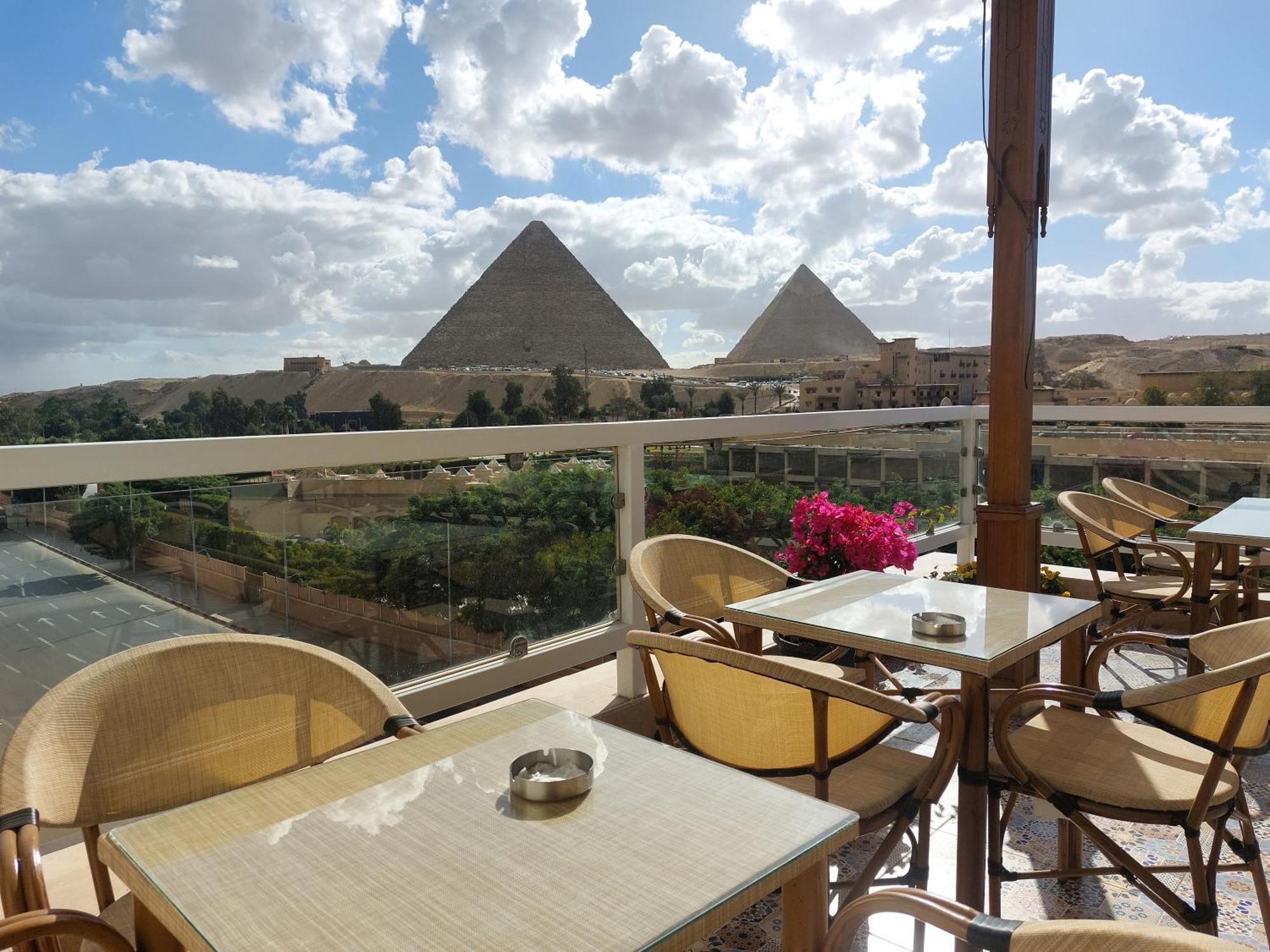 Doudou Pyramids View Hotel Kafrat al Jabal Exterior foto
