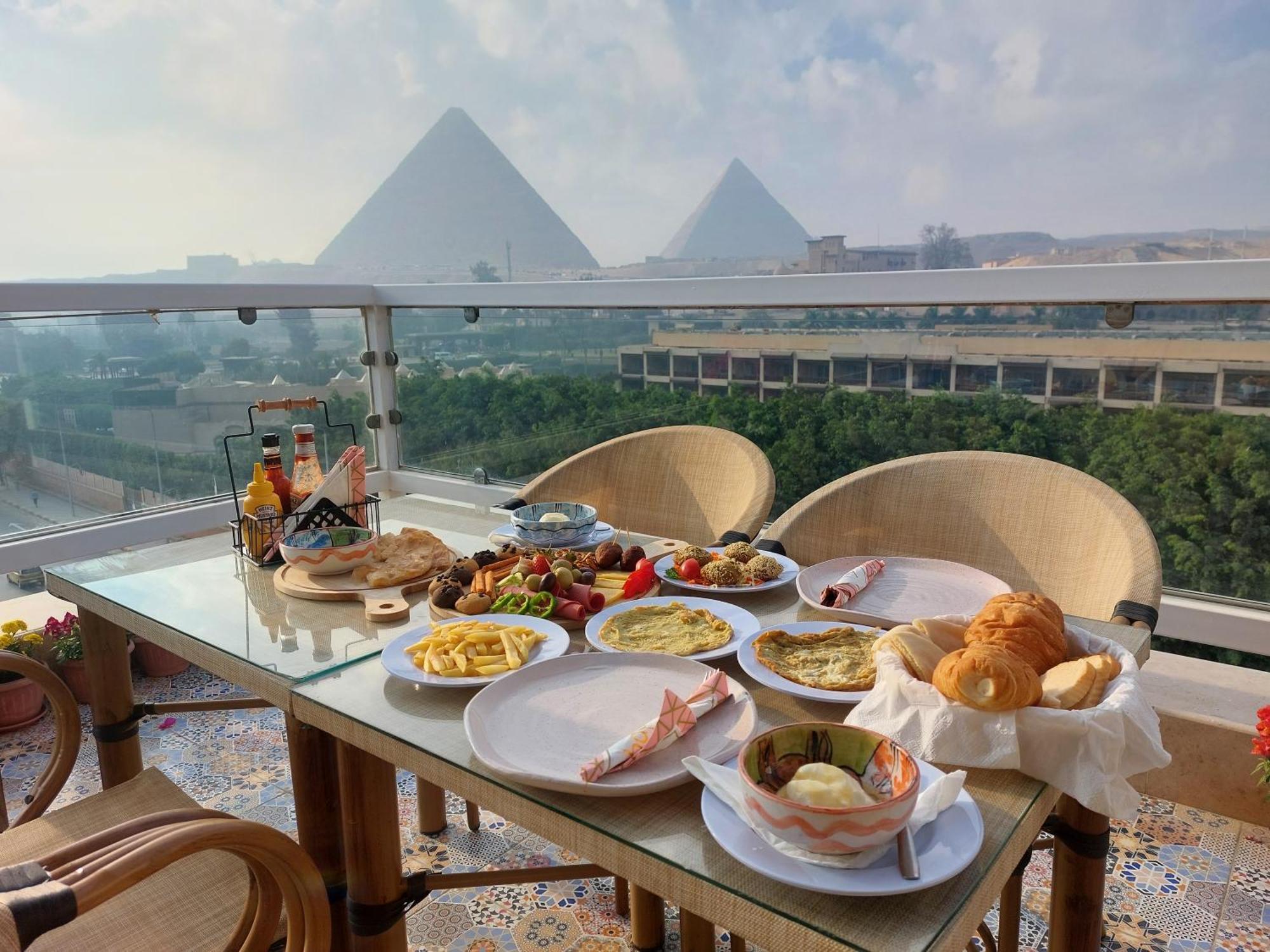 Doudou Pyramids View Hotel Kafrat al Jabal Exterior foto
