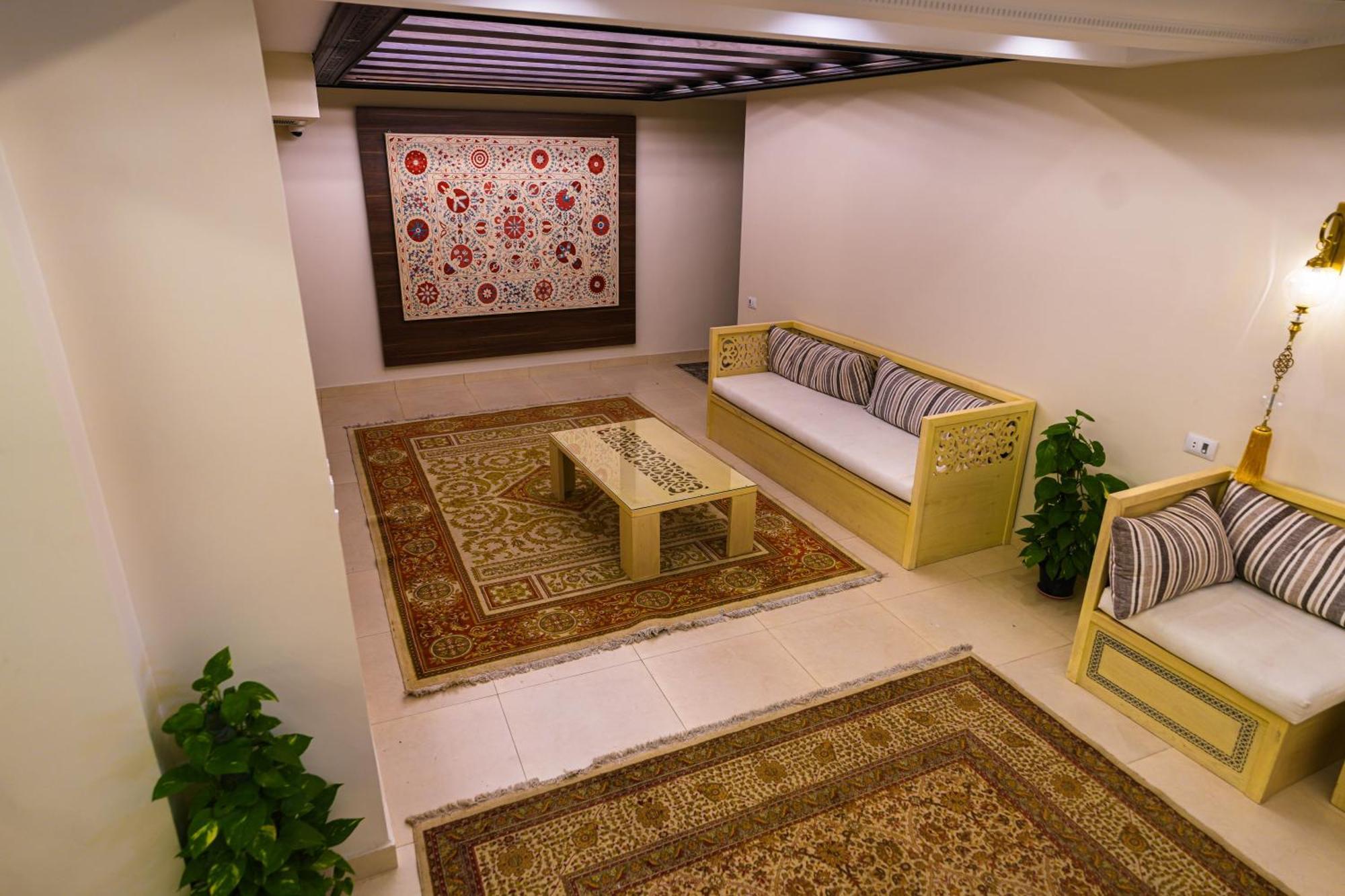 Doudou Pyramids View Hotel Kafrat al Jabal Exterior foto