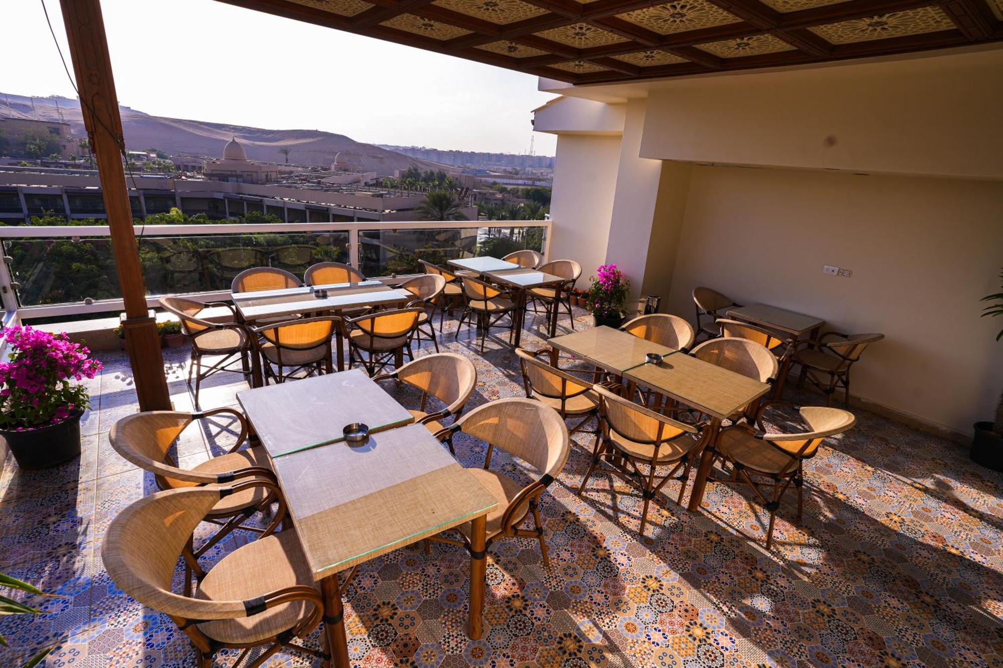 Doudou Pyramids View Hotel Kafrat al Jabal Exterior foto