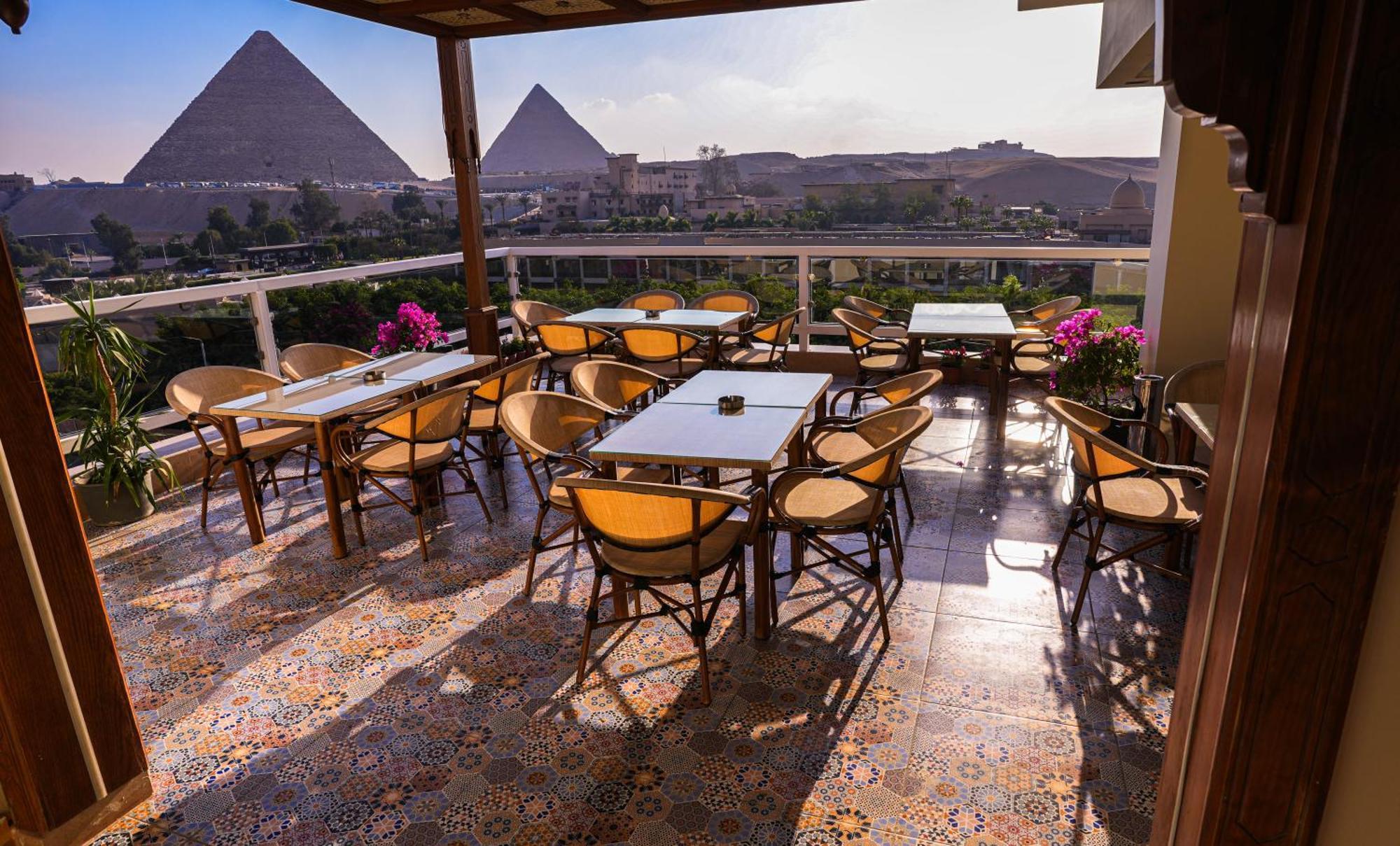 Doudou Pyramids View Hotel Kafrat al Jabal Exterior foto