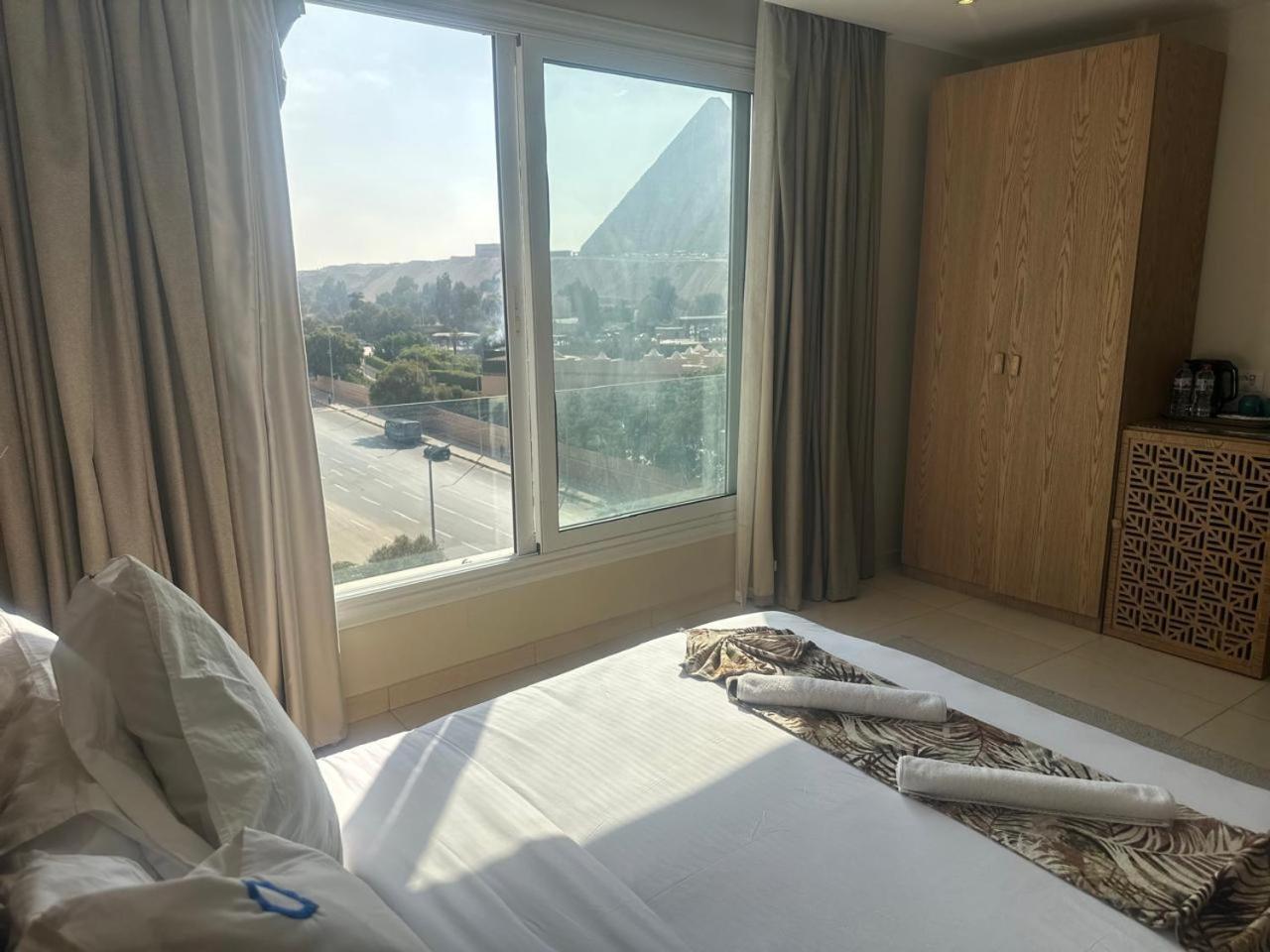 Doudou Pyramids View Hotel Kafrat al Jabal Exterior foto