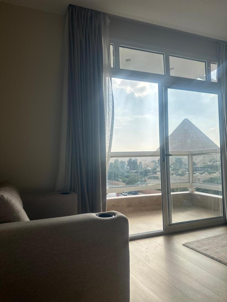 Doudou Pyramids View Hotel Kafrat al Jabal Exterior foto