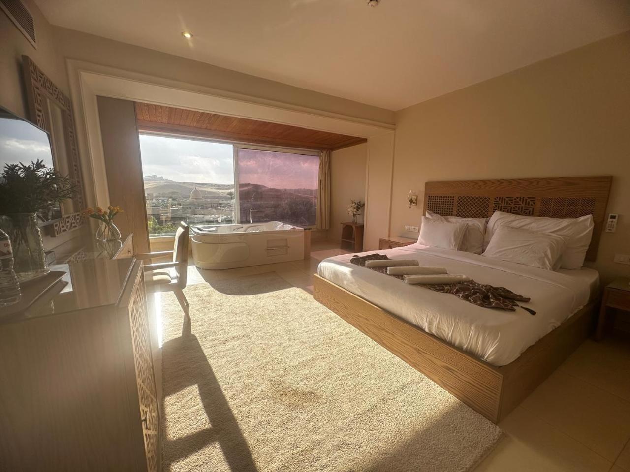 Doudou Pyramids View Hotel Kafrat al Jabal Exterior foto