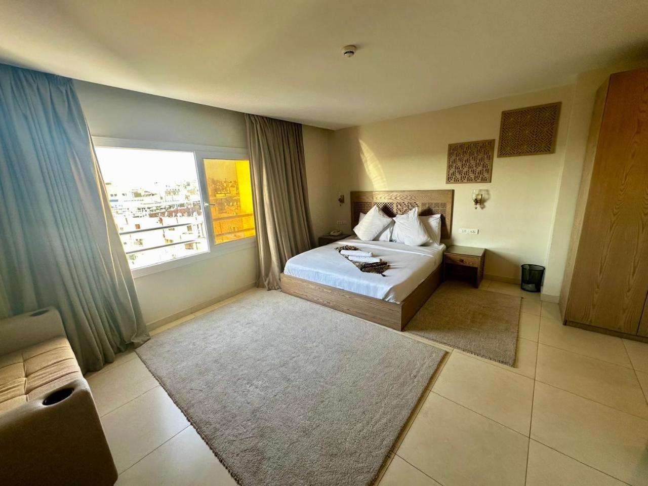 Doudou Pyramids View Hotel Kafrat al Jabal Exterior foto